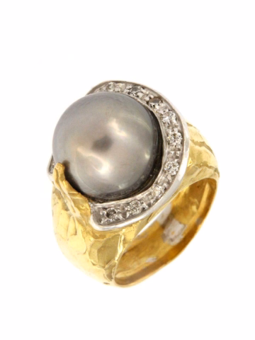 RING IN YELLOW GOLD, DIAMONDS & GREY PEARL