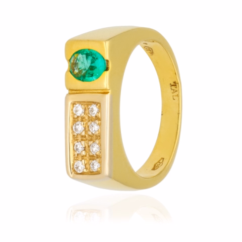 YELLOW GOLD RING WITH OVAL EMERALD AND DIAMOND