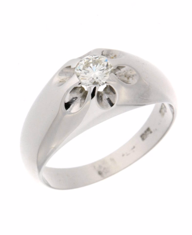 WHITE GOLD RING WITH A DIAMOND AND FLOWER ENGRAVING 